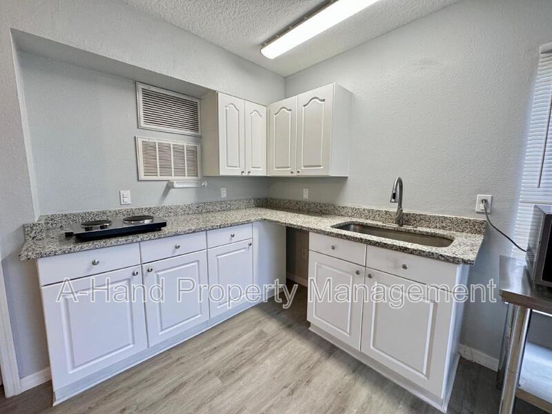 304 Washington Palm Loop #B - Photo 7 of 11