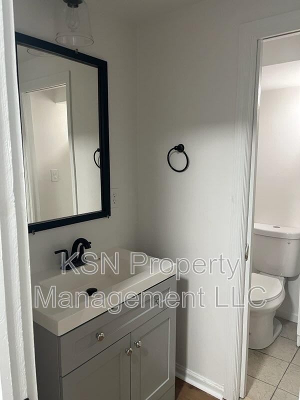 1011 E 39th St - Photo 2 of 11