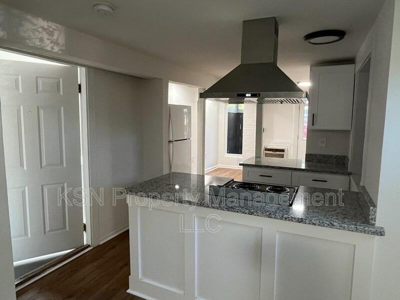 1011 E 39th St - Photo 4 of 11