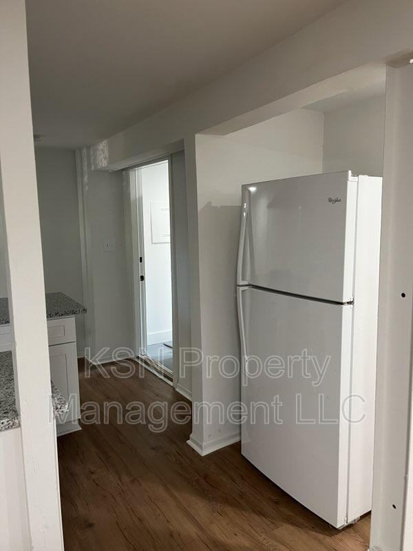 1011 E 39th St - Photo 6 of 11