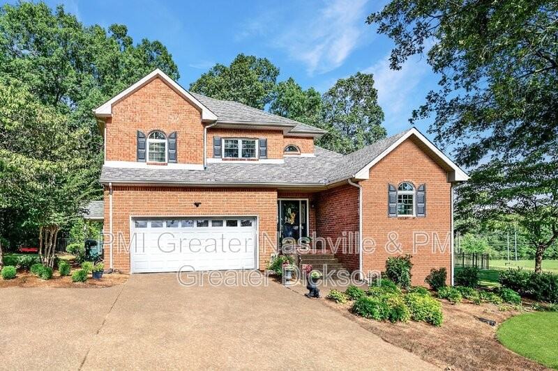 637 Old Pond Ln - Photo 2 of 40