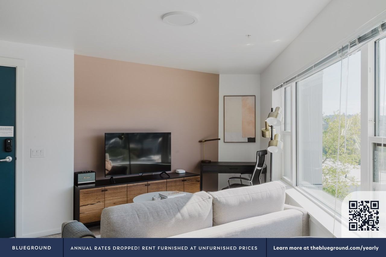 4609 Union Bay Place Northeast - Photo 3 of 37