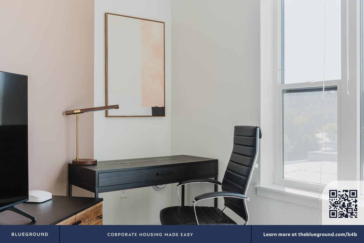 4609 Union Bay Place Northeast - Photo 5 of 37