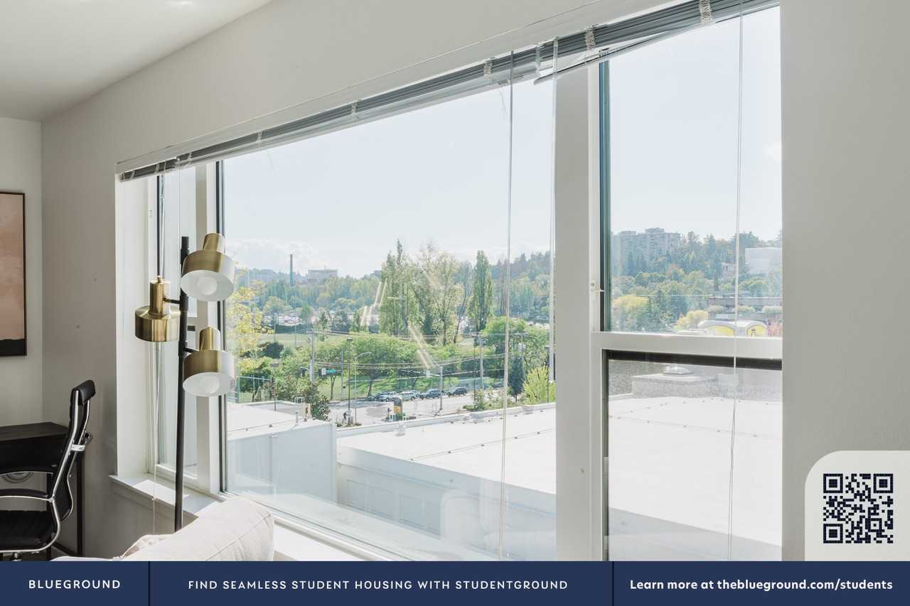 4609 Union Bay Place Northeast - Photo 6 of 37