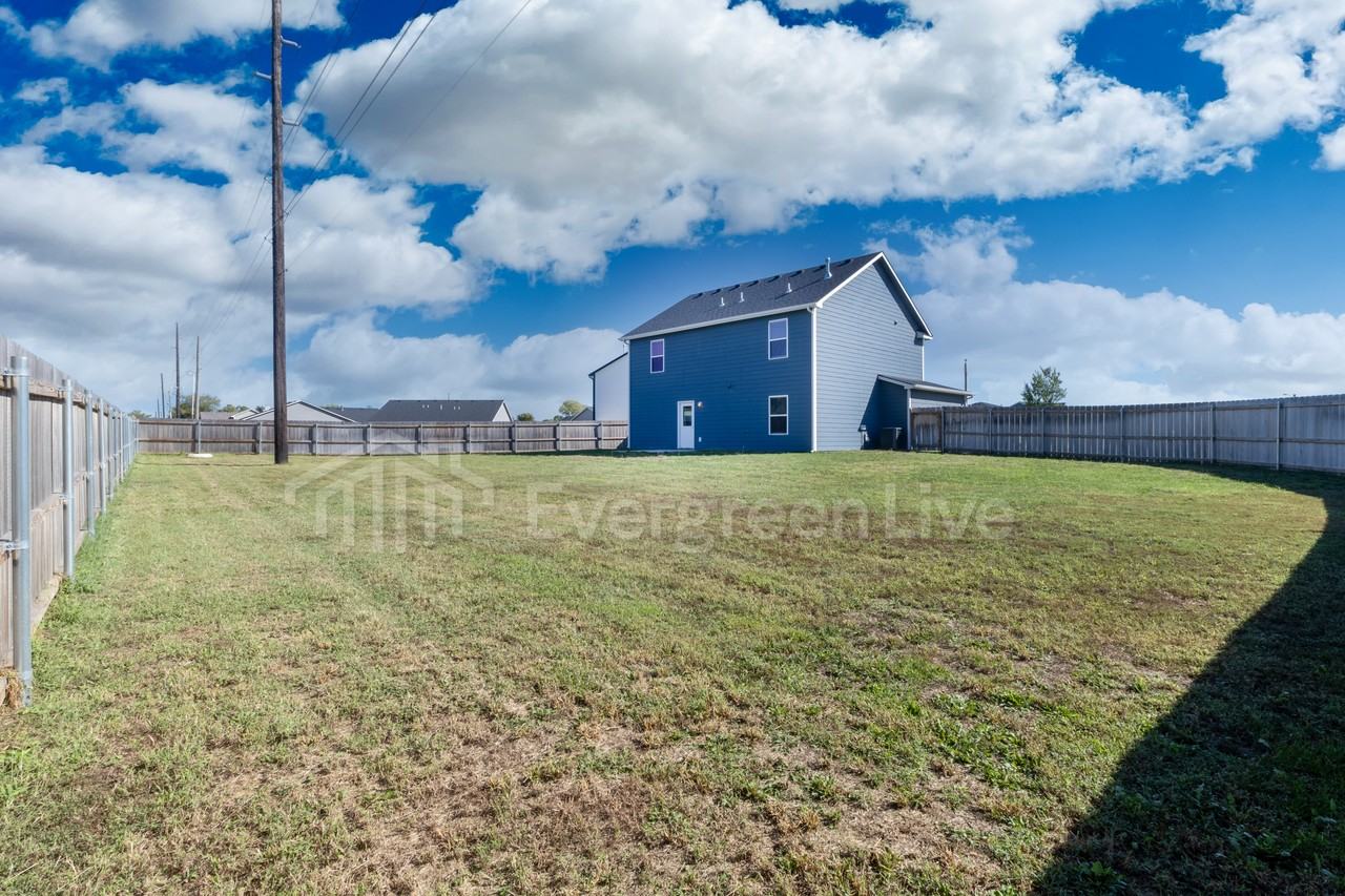 100 E Burlington Dr - Photo 2 of 17