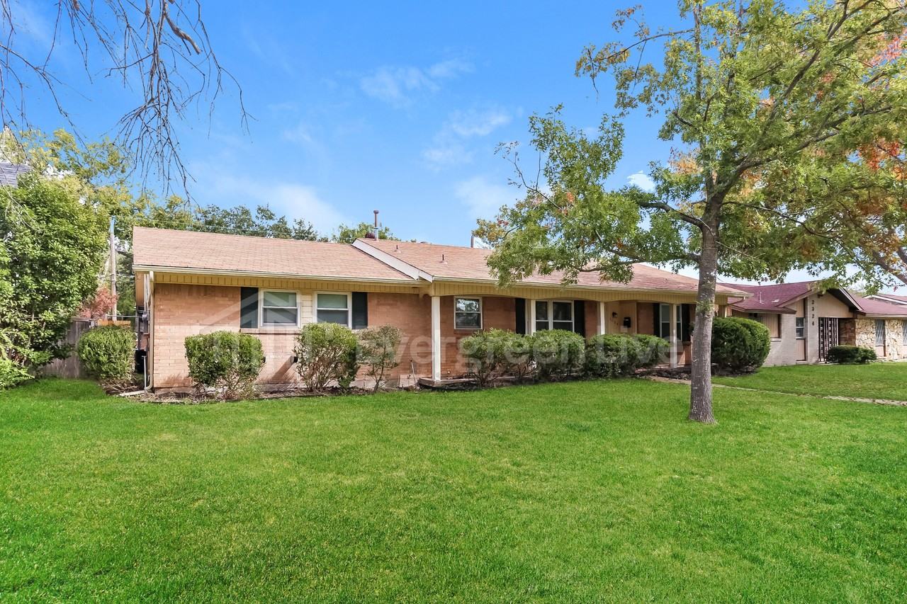 2328 Catalina Dr - Photo 2 of 19