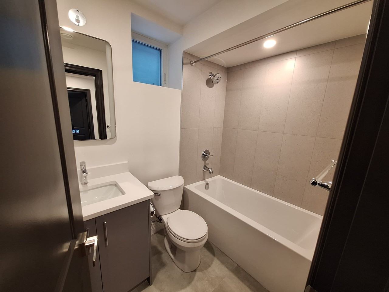 1582 Manning Avenue - Photo 3 of 8