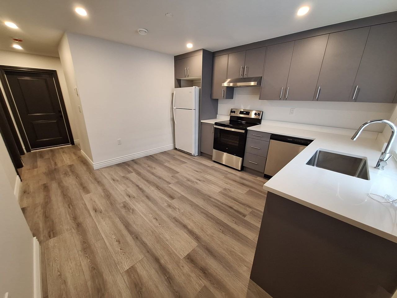 1582 Manning Avenue - Photo 2 of 8