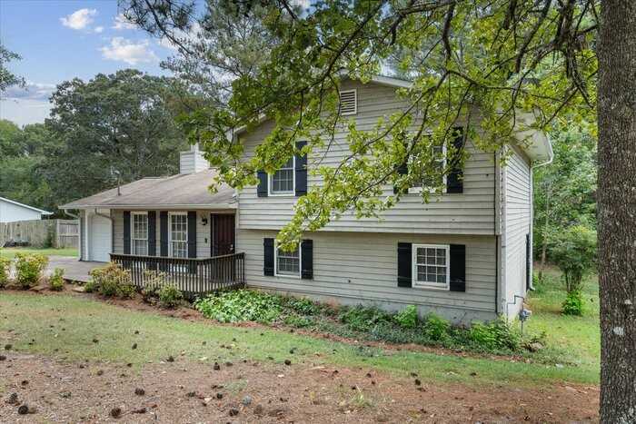 304 Cypress Cir - Photo 2 of 35