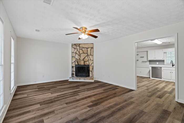 304 Cypress Cir - Photo 3 of 35