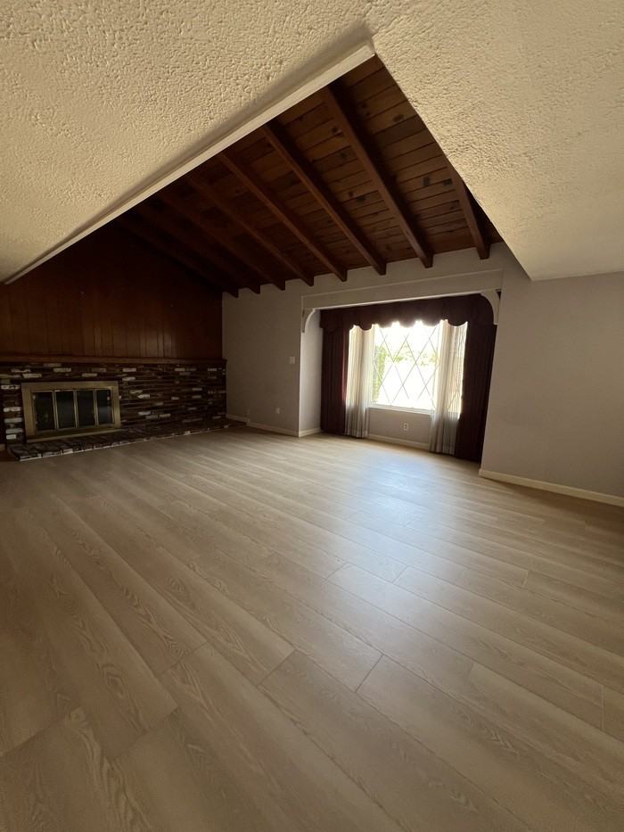 9068 Cedar St - Photo 3 of 23