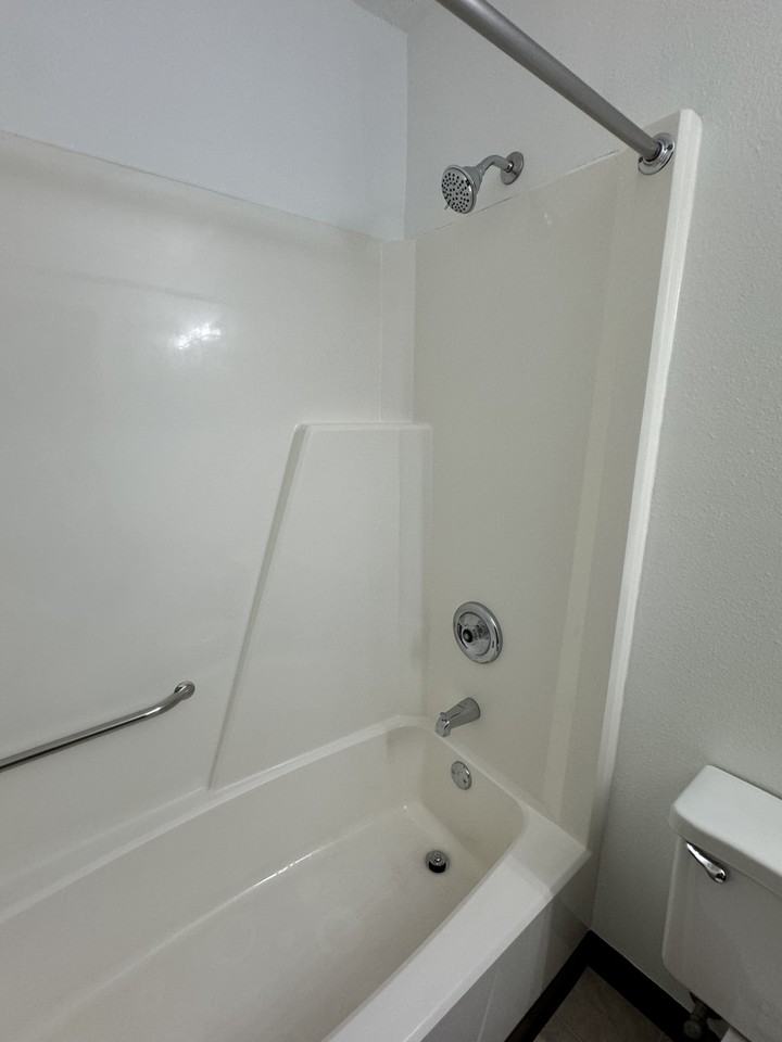 122 N Main St #B - Photo 2 of 20