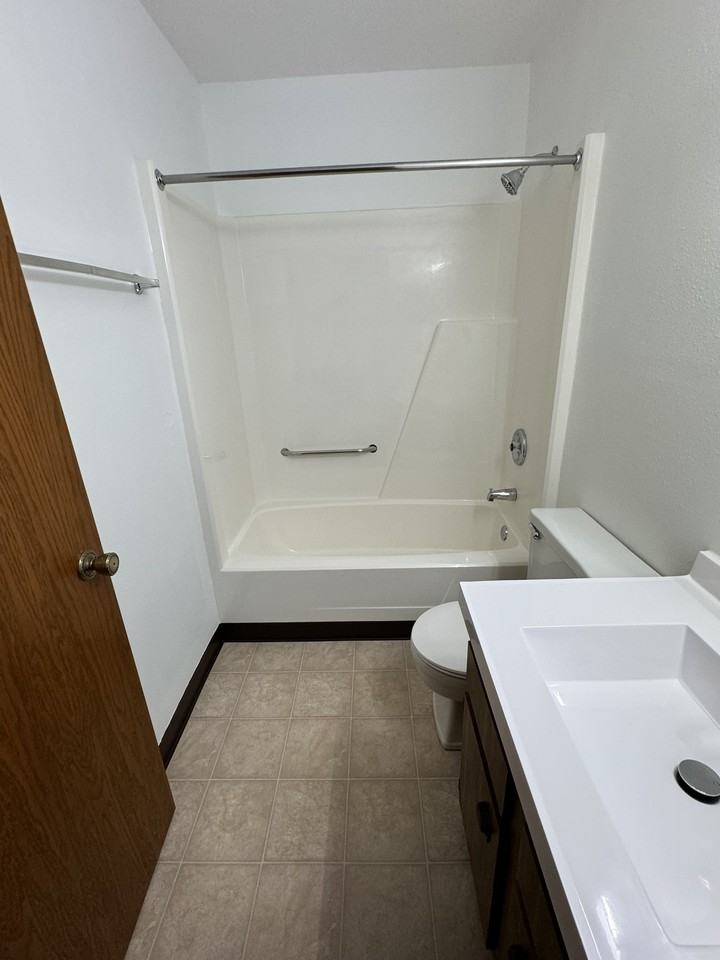 122 N Main St #B - Photo 3 of 20