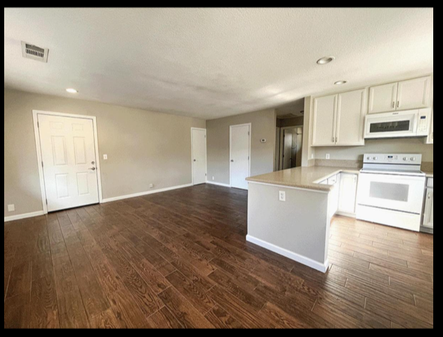 2660 Woodridge Ct #14 - Photo 2 of 6