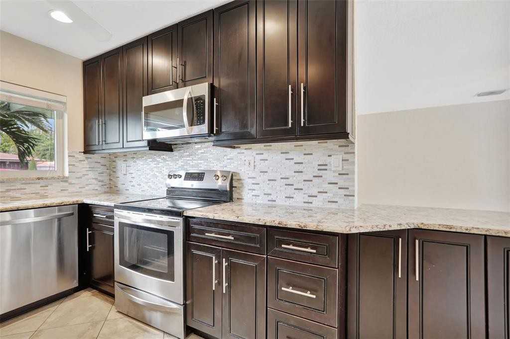 1565 Se 5th St #NA - Photo 2 of 29