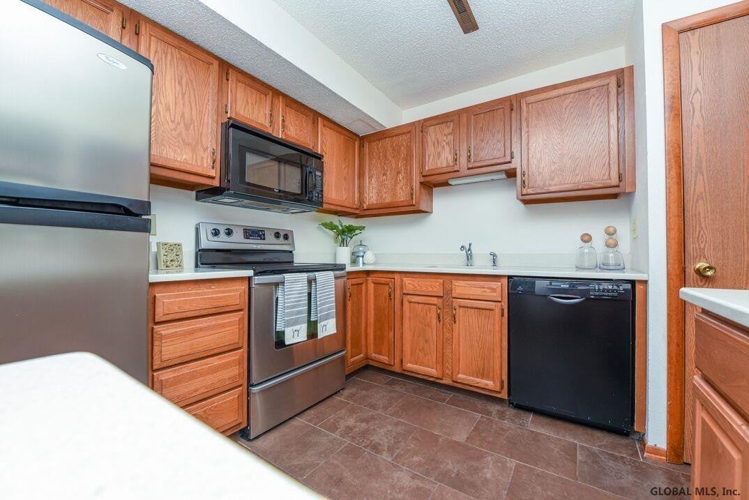 3 Flintlock Ln #3 - Photo 2 of 12