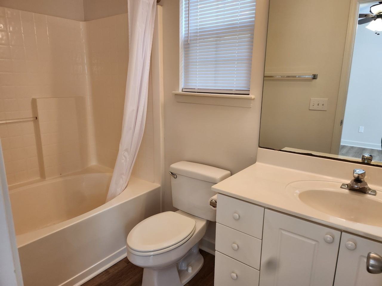 230 Ne 35th St #NA - Photo 2 of 14