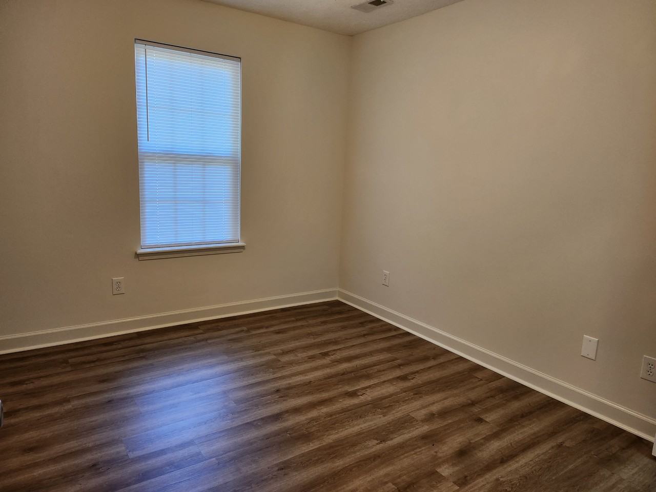 230 Ne 35th St #NA - Photo 3 of 14