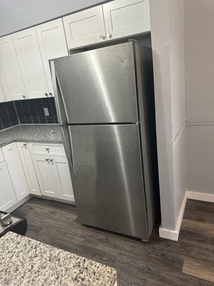 1104 Ne 9th St #204 - Photo 2 of 8