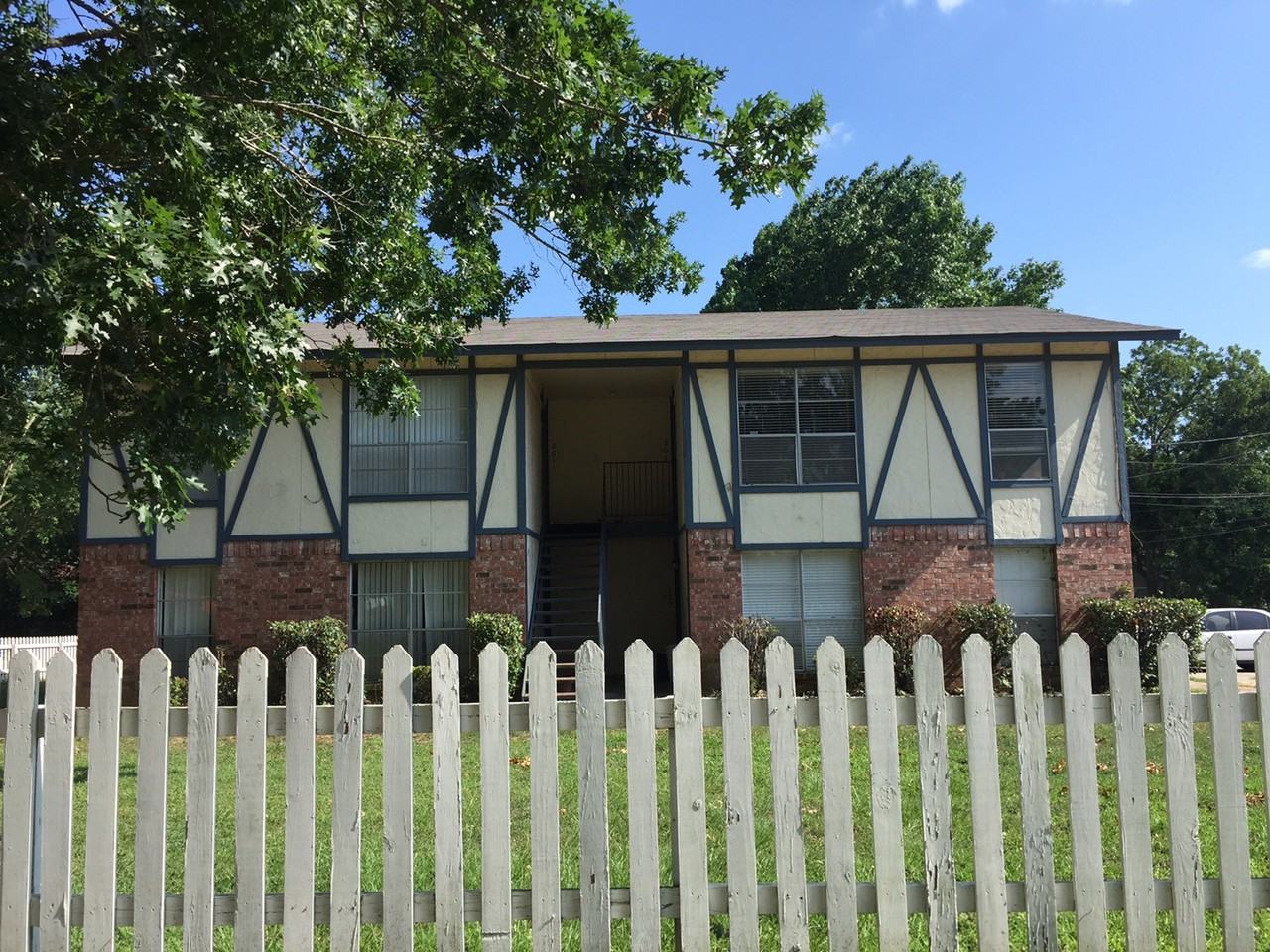 1104 Ne 9th St #204 - Photo 3 of 8