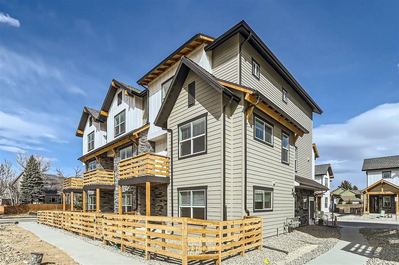 Barry Linn Townhomes - Photo 2 of 39