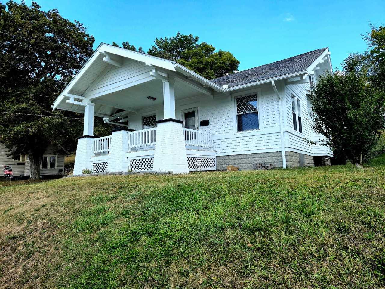 70 W. Walnut Street - Photo 2 of 32