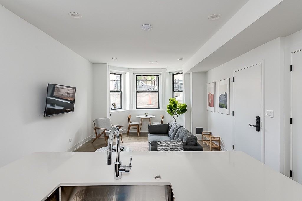 Violet - Photo 5 of 30