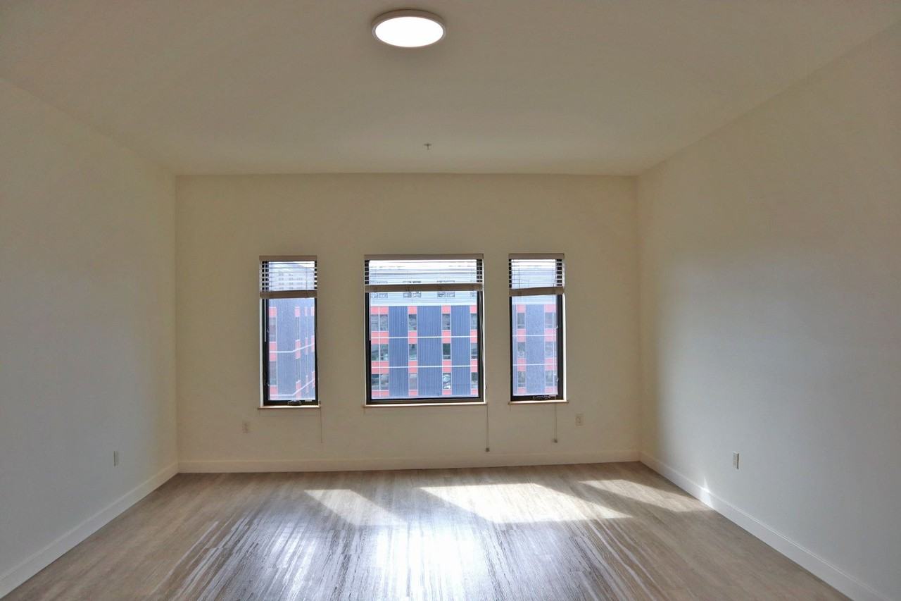 351 North Avenue - Photo 4 of 32