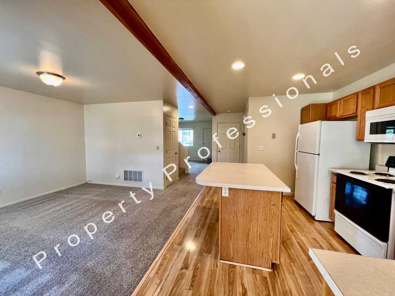 1015 Domelby Ct - Photo 5 of 16