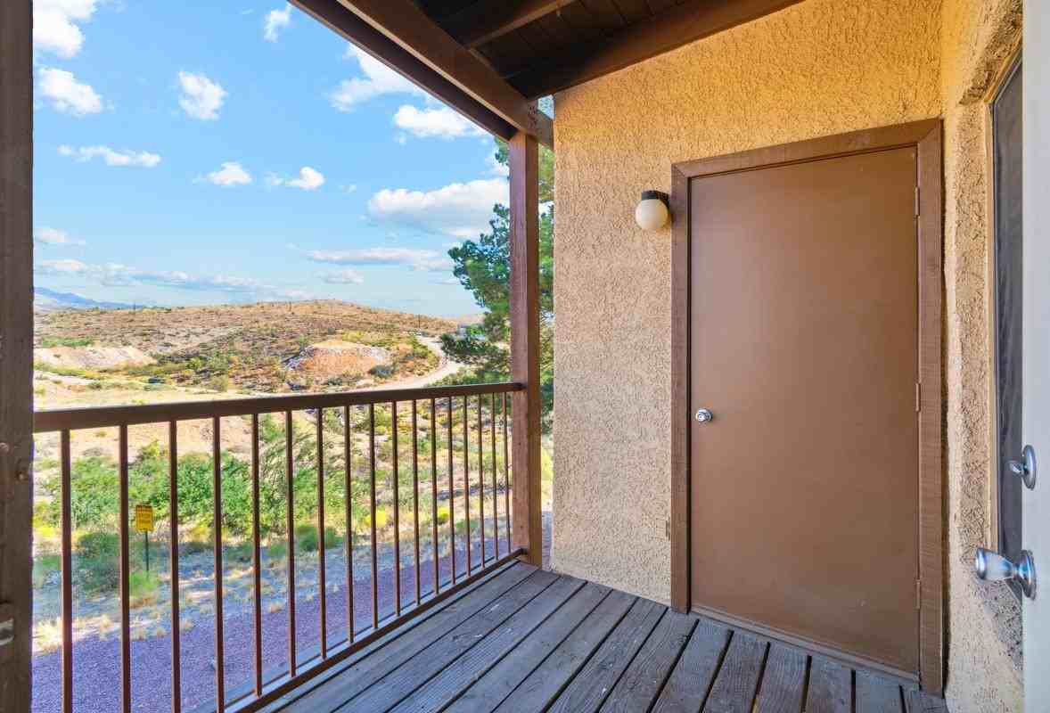 3050 Hualapai Mountain Rd