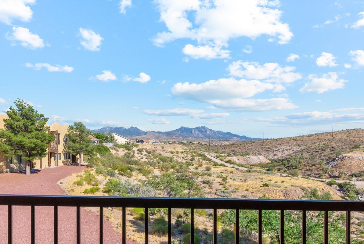 3050 Hualapai Mountain Rd
