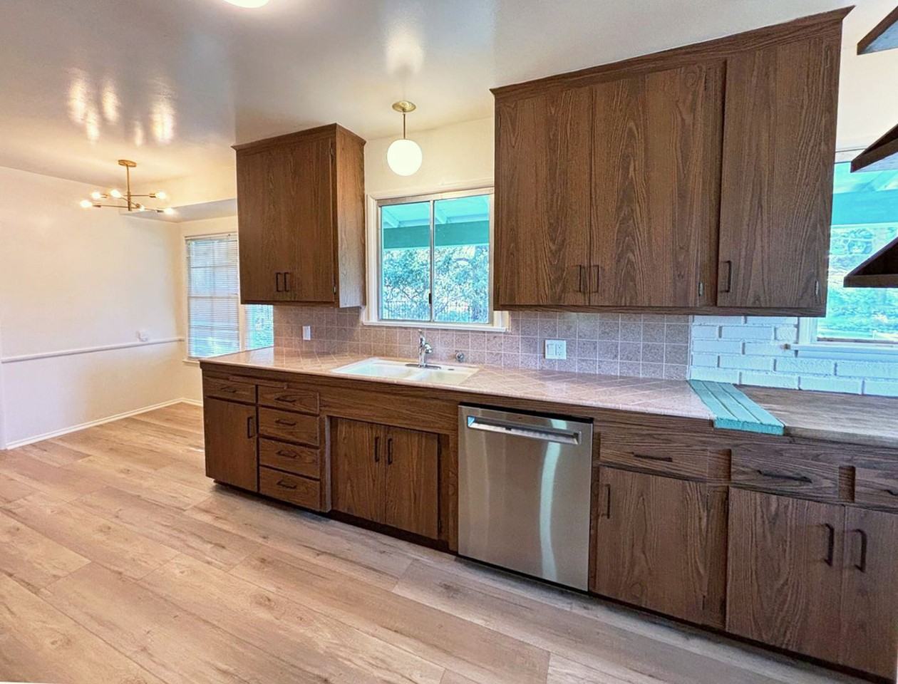 10413-10415 Glory Ave - Photo 3 of 21