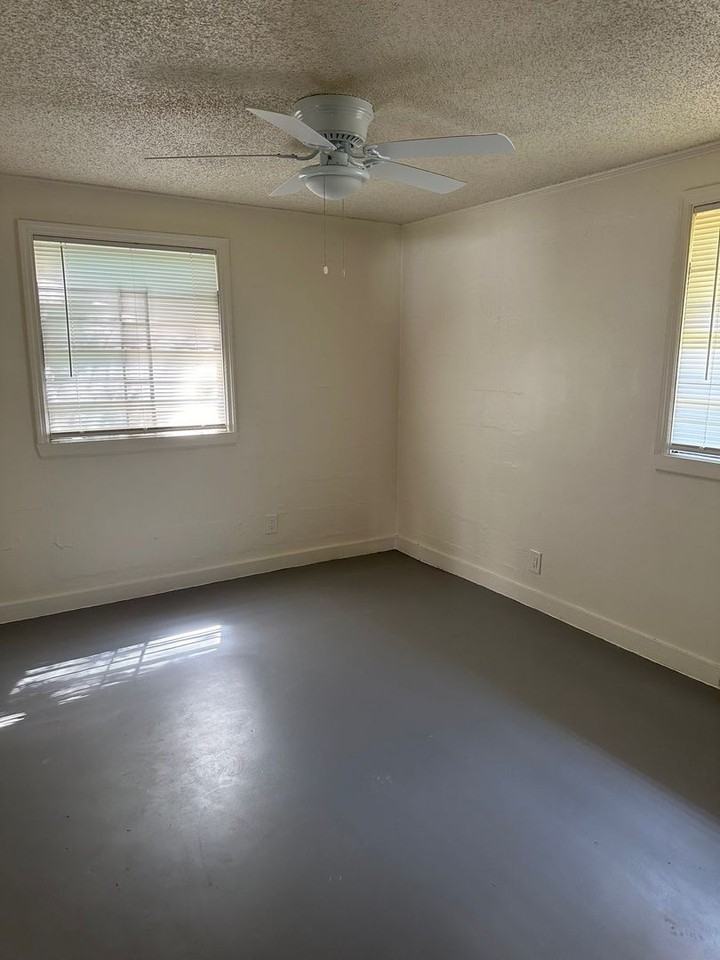 412 Cedar Ave - Photo 4 of 7