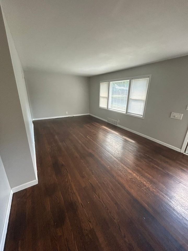 8345 Douglas Ave - Photo 4 of 16