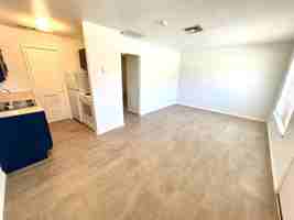featured image of 643 W Summit Ave
