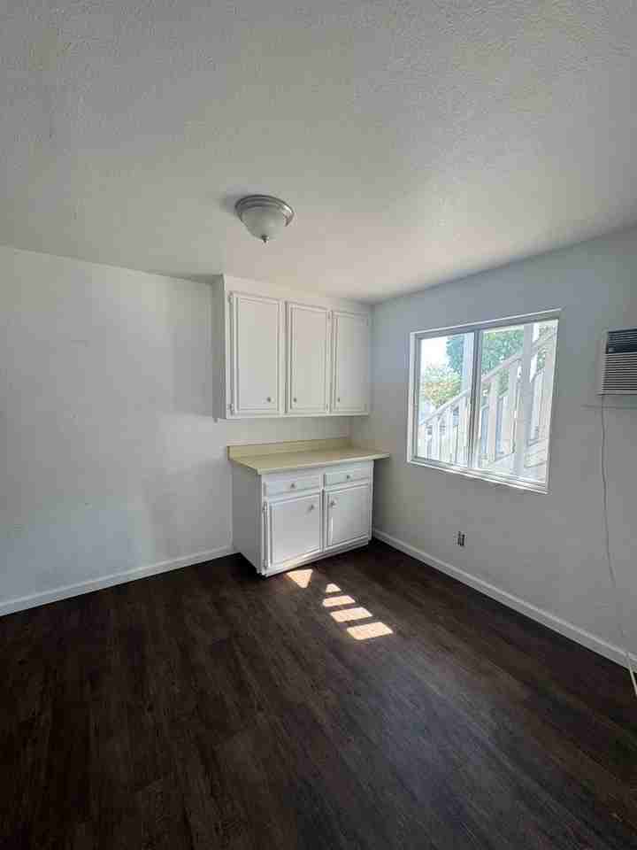 300 Warren St - Photo 3 of 9