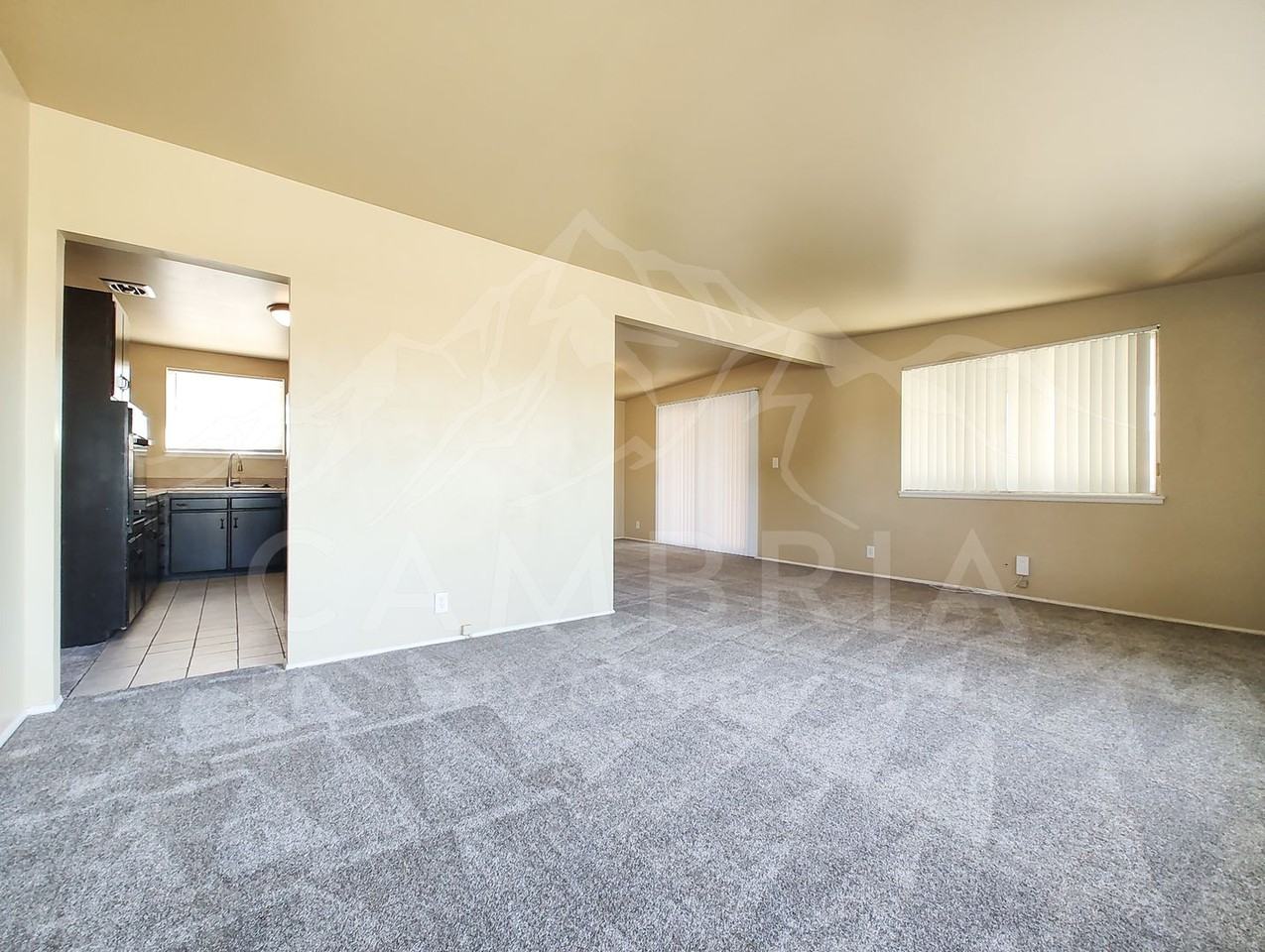 1637 W Paradise Ln - Photo 4 of 17
