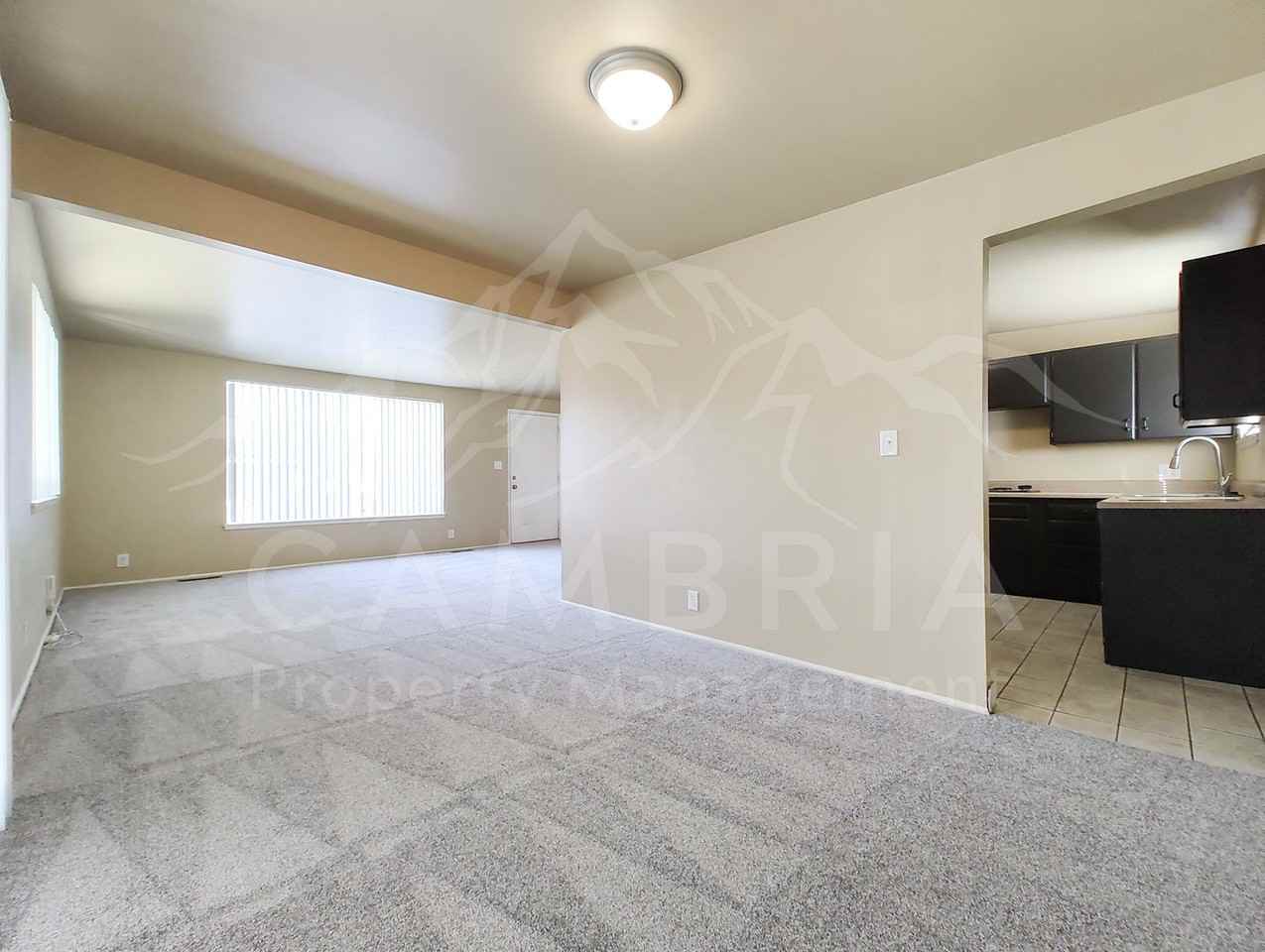 1637 W Paradise Ln - Photo 5 of 17