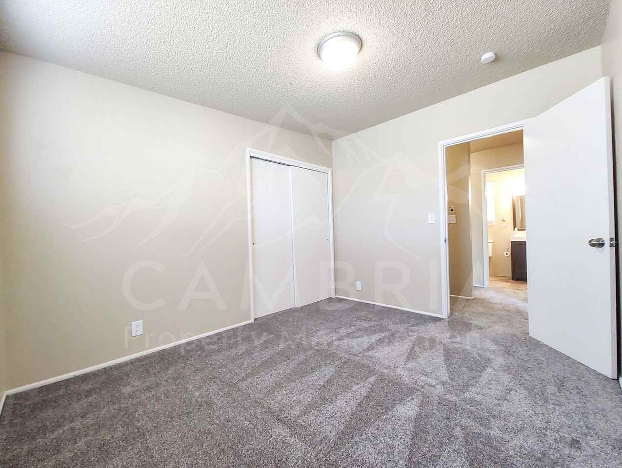 1637 W Paradise Ln - Photo 6 of 17