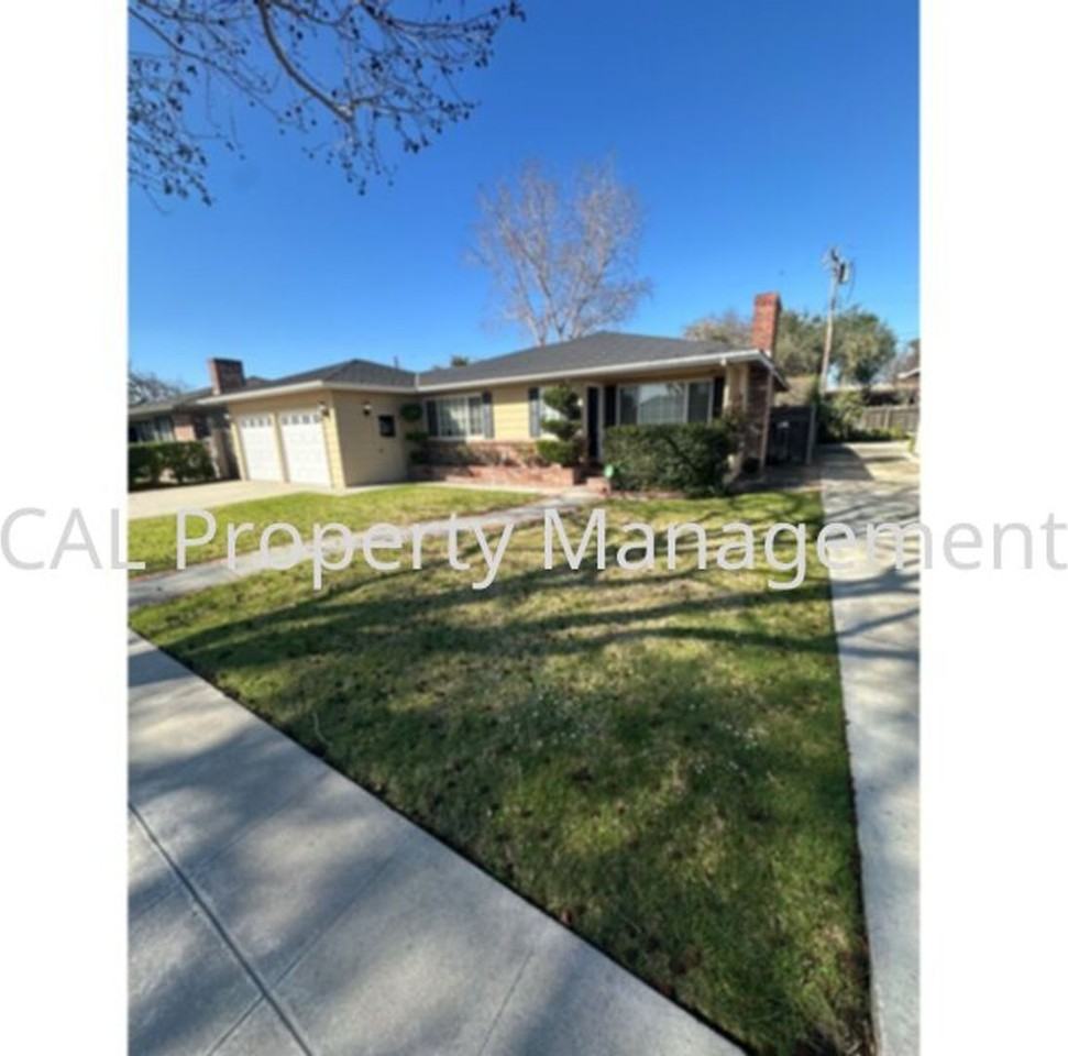 1014 Junipero Way - Photo 3 of 31