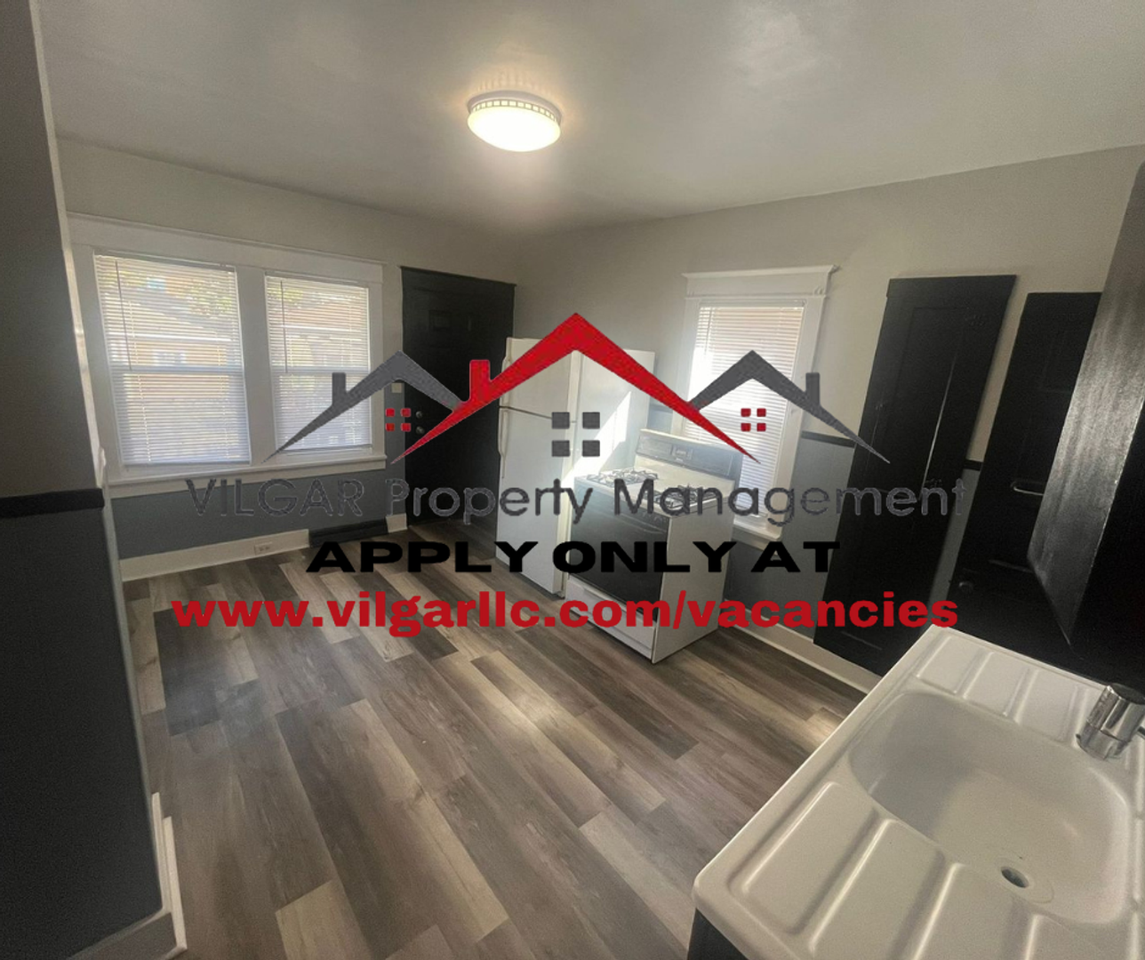 4239 Olcott Ave - Photo 3 of 17