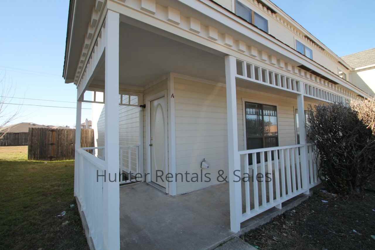 2601 Bermuda Dr Apt A - Photo 2 of 20