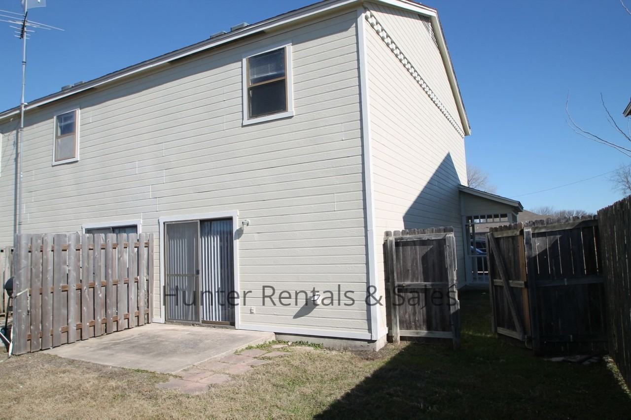 2601 Bermuda Dr Apt A - Photo 3 of 20
