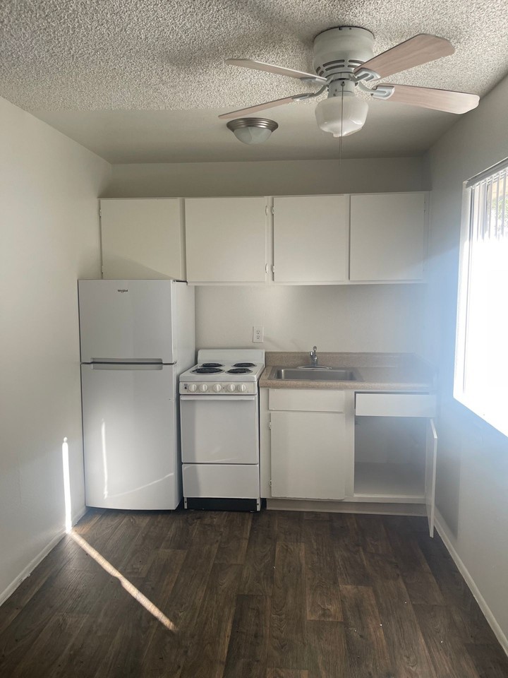 Casa De Caro Apartments - Photo 7 of 23