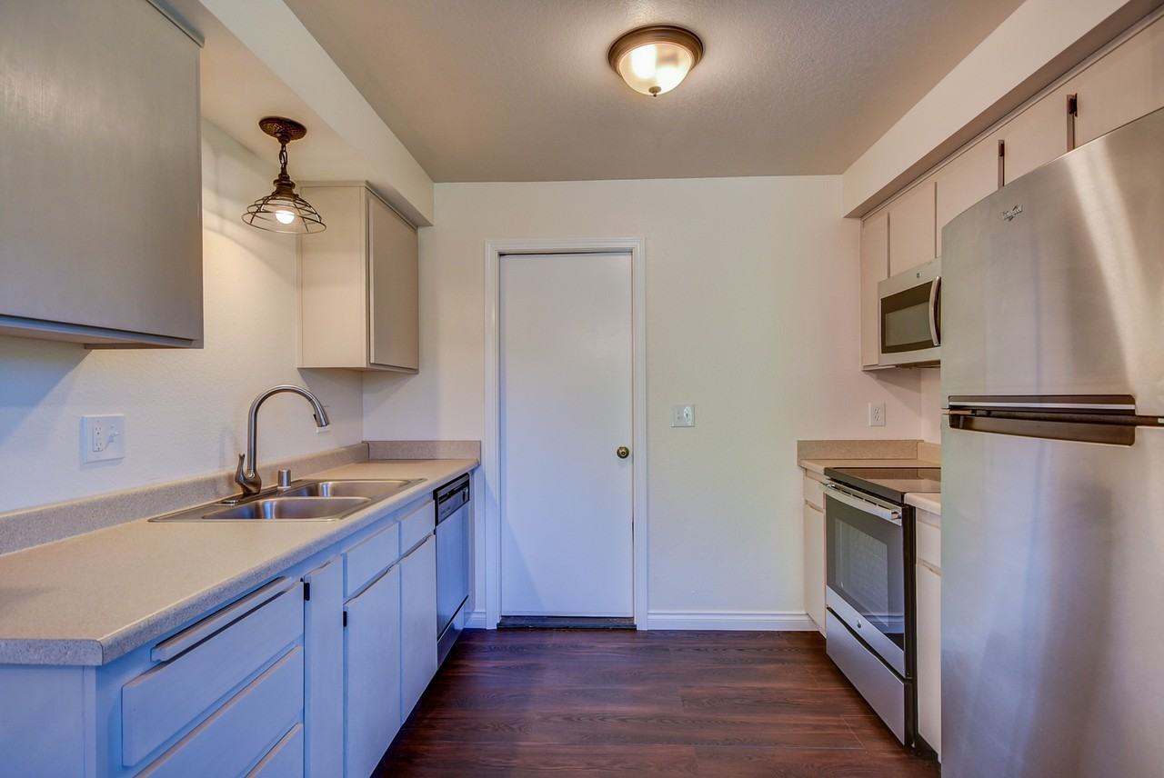 0984-1151 SW Kaleeton Loop - Photo 2 of 16