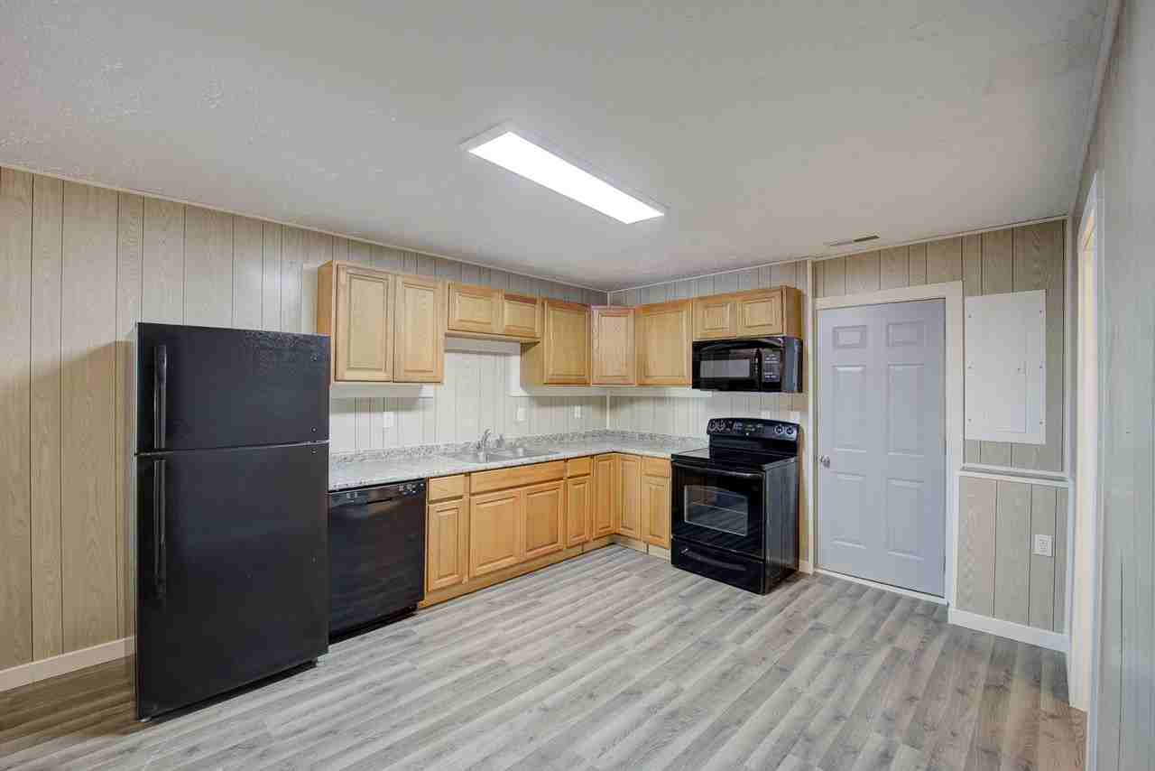 255 N Cross St - Photo 3 of 11