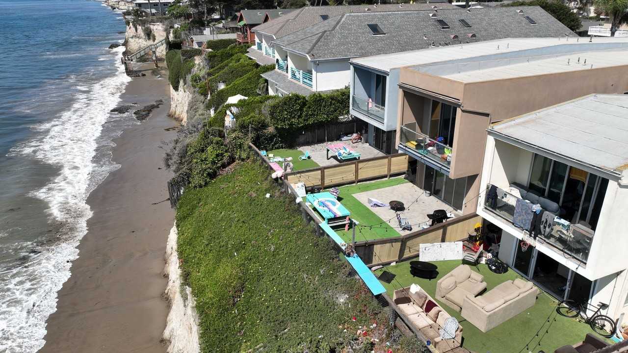6567 Del Playa Dr - Photo 4 of 46