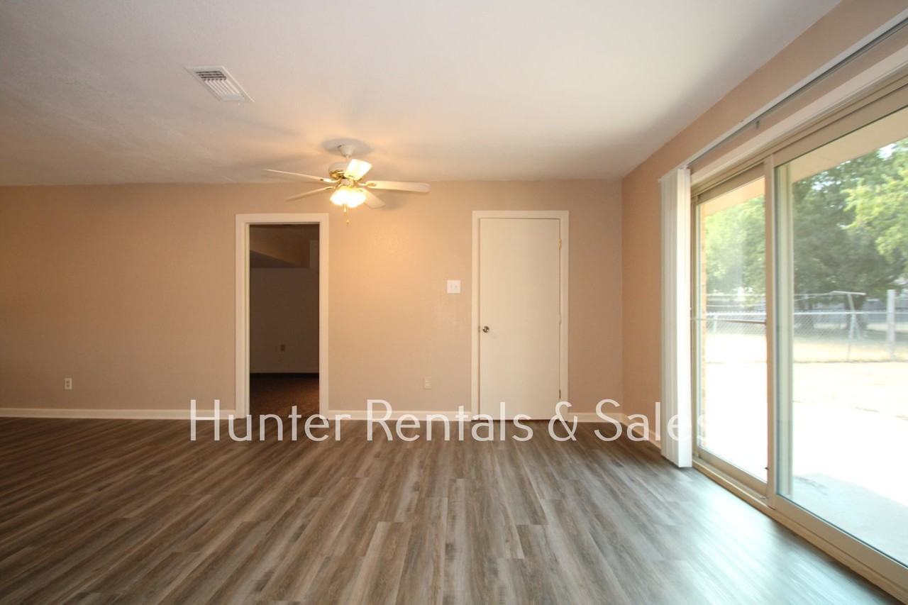 2711 Mountain Ave - Photo 5 of 27