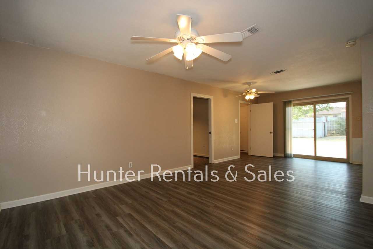 2711 Mountain Ave - Photo 4 of 27