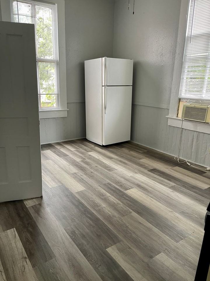 1704 ave L - Photo 2 of 5